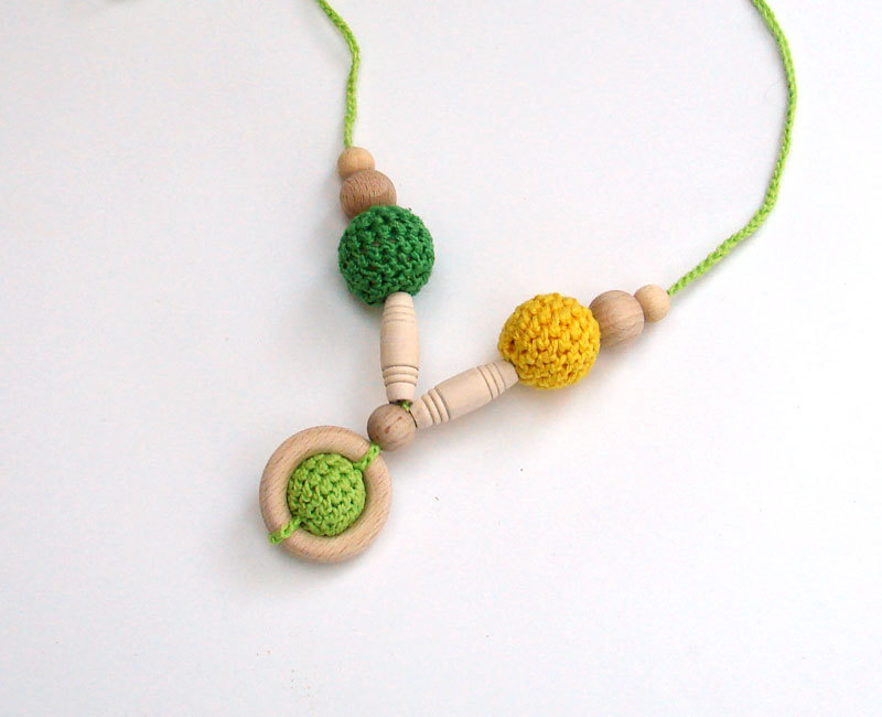 Crochet teething necklace for baby and mom
